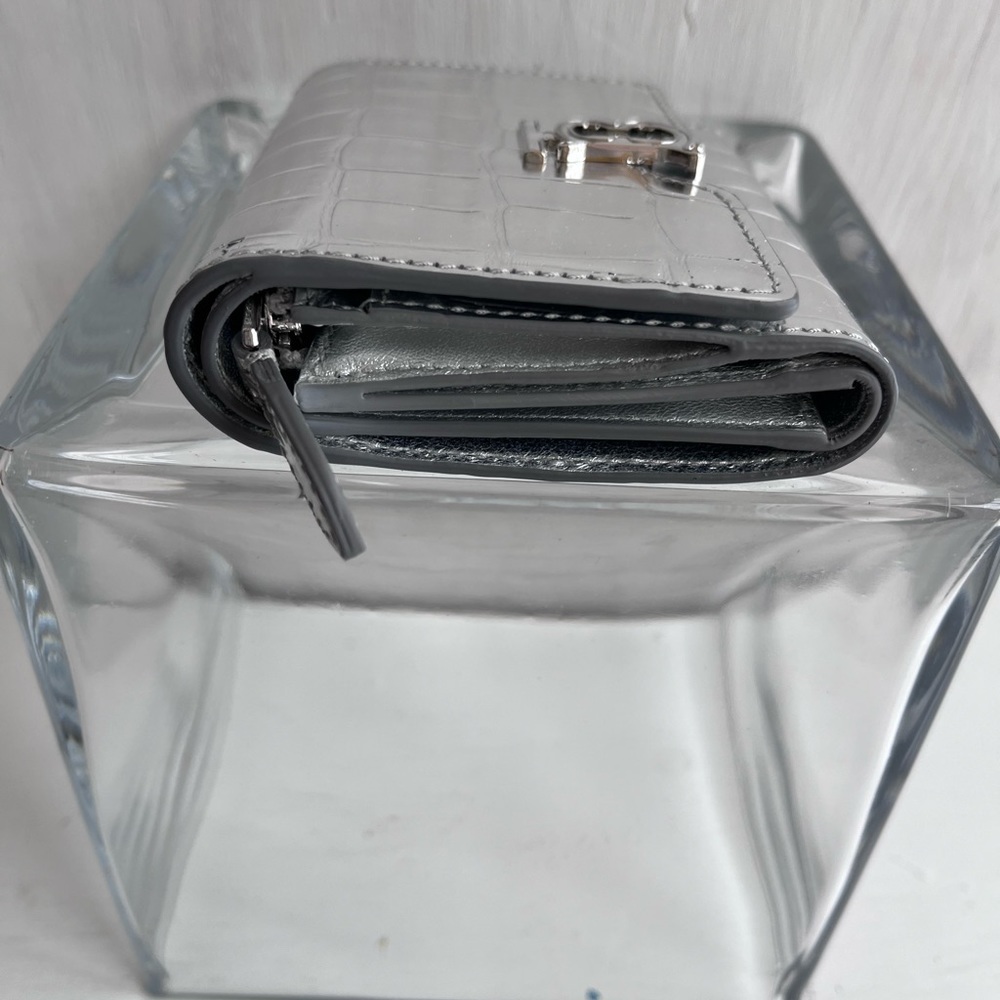 BURBERRY TB Monogram Croc Embossed Metalic Leather Wallet - Picture 4 of 11